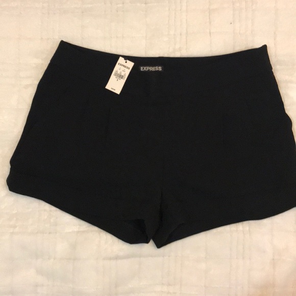 Pleated shorts - Picture 1 of 4